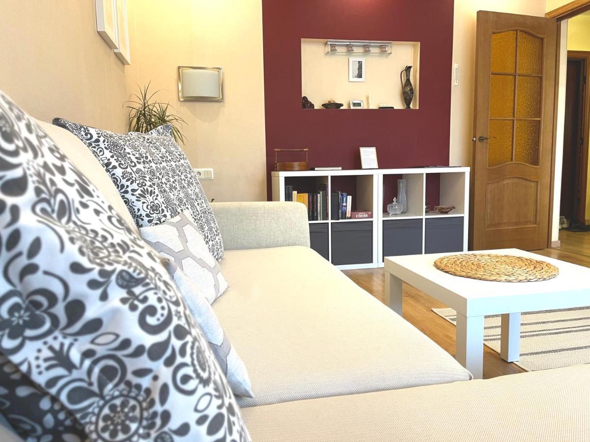 Cozy Home Apartment Lielvardes, Free Parking, Self Check-In Riga Exteriör bild