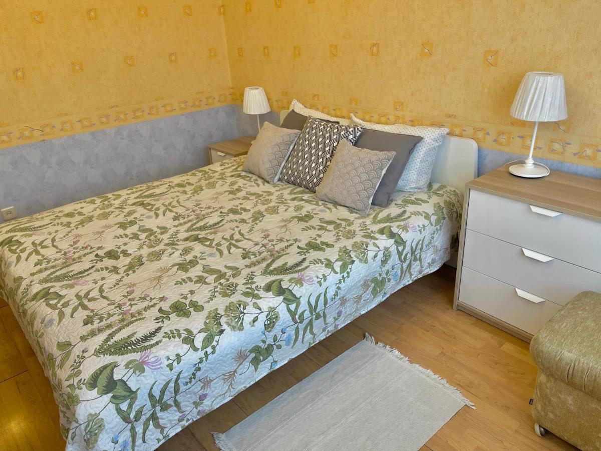 Cozy Home Apartment Lielvardes, Free Parking, Self Check-In Riga Exteriör bild